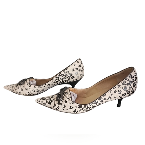 Moschino vintage with the small heels cream and brown leather shoes. Size 7 - Picture 2 of 4